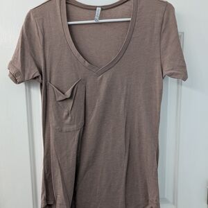 Z Supply V-Neck Short Sleeve Tee in Taupe